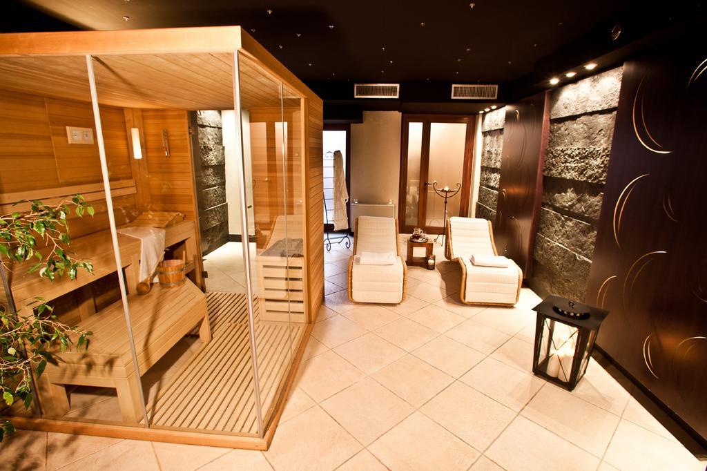 Rendez Vous Hotel 3*